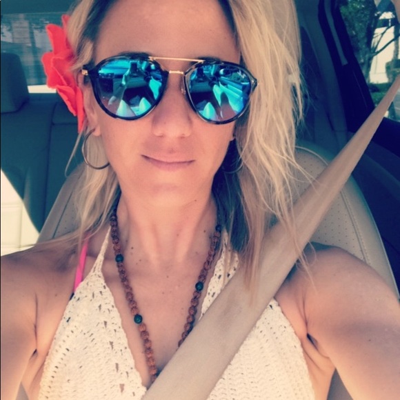 Meet your Posher - Picture 1 of 5